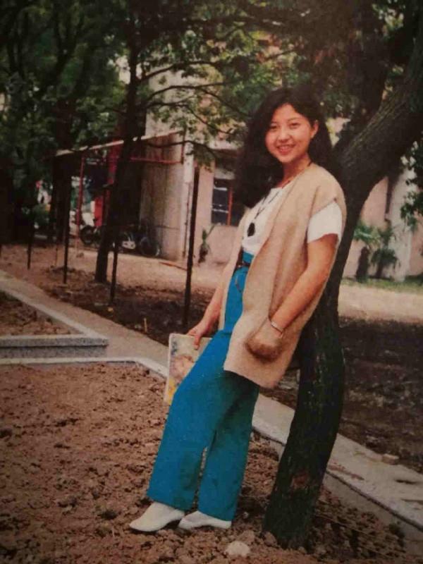 楊二車娜姆：和外交官相戀7年，成名後為母親蓋房，56歲未婚無子