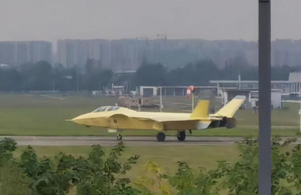 致敬藍天衛士!中國空軍捷報頻傳,殲16D亮相後,雙座殲-20又現身 致敬藍天衛士!中國空軍捷報頻傳,殲16D亮相後,雙座殲-20又現身