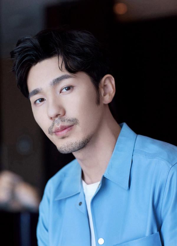 白宇日常穿搭盡顯成熟男人味 網友們覺得他演技如何可評論關注轉發 白宇日常穿搭盡顯成熟男人味 網友們覺得他演技如何可評論關注轉發