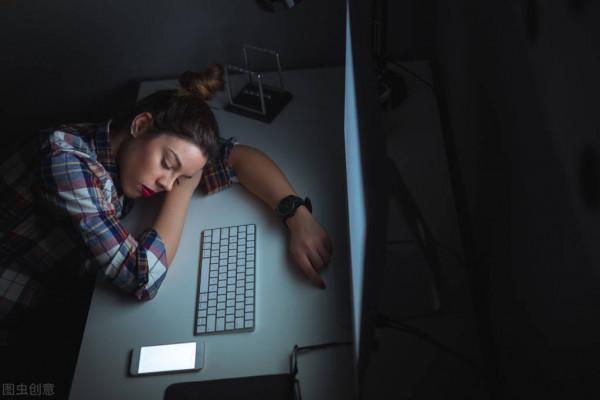 手機有輻射!睡覺手機放在旁邊危害大腦發育、生殖健康? 手機有輻射!睡覺手機放在旁邊危害大腦發育、生殖健康?