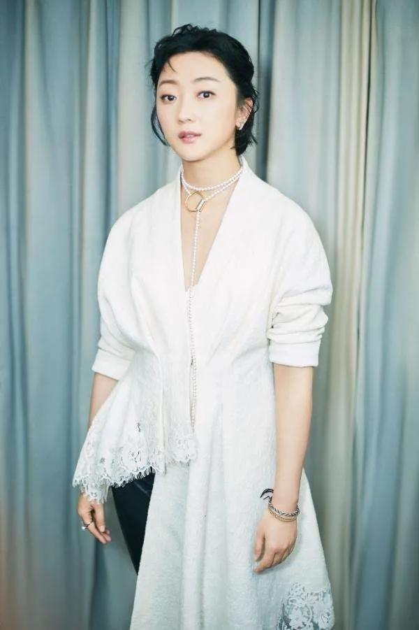 張瑤從歌手到演員,為角色剃光頭,戲裡嫁窩囊老公,戲外嫁CEO 張瑤從歌手到演員,為角色剃光頭,戲裡嫁窩囊老公,戲外嫁CEO