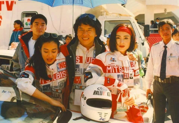 無法重拍瞬間：擁抱張國榮的全智賢，路邊啃甘蔗的李小龍