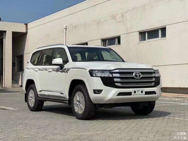 優雅身段+野性外觀,豐田蘭德酷路澤LC300,有望年底開售 優雅身段+野性外觀,豐田蘭德酷路澤LC300,有望年底開售