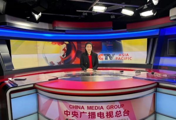 郭晶晶打扮起來不輸女明星!穿襯衫亮相央視太長臉,氣場真的不輸 郭晶晶打扮起來不輸女明星!穿襯衫亮相央視太長臉,氣場真的不輸