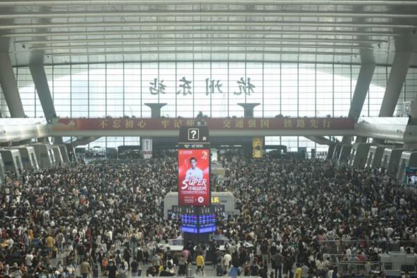 這個國慶誰最火？北京、上海、成都上榜！這個地方“最美人牆”也上線了