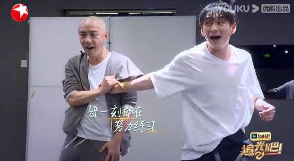 《追光吧，哥哥2》第一次公演，有3大缺點，張衛健組輸得不明不白