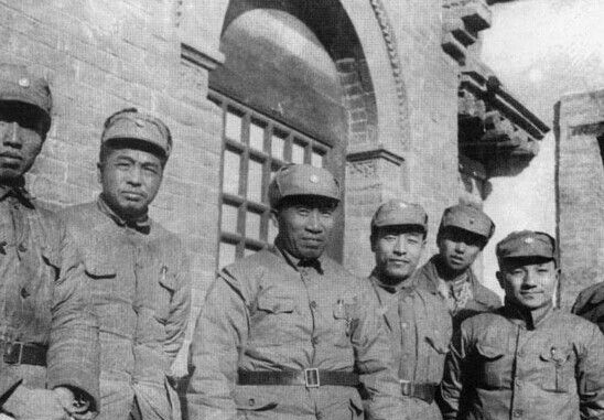 攻打贛州慘敗，彭德懷自責，周恩來說：已派項英去東華山請老毛了