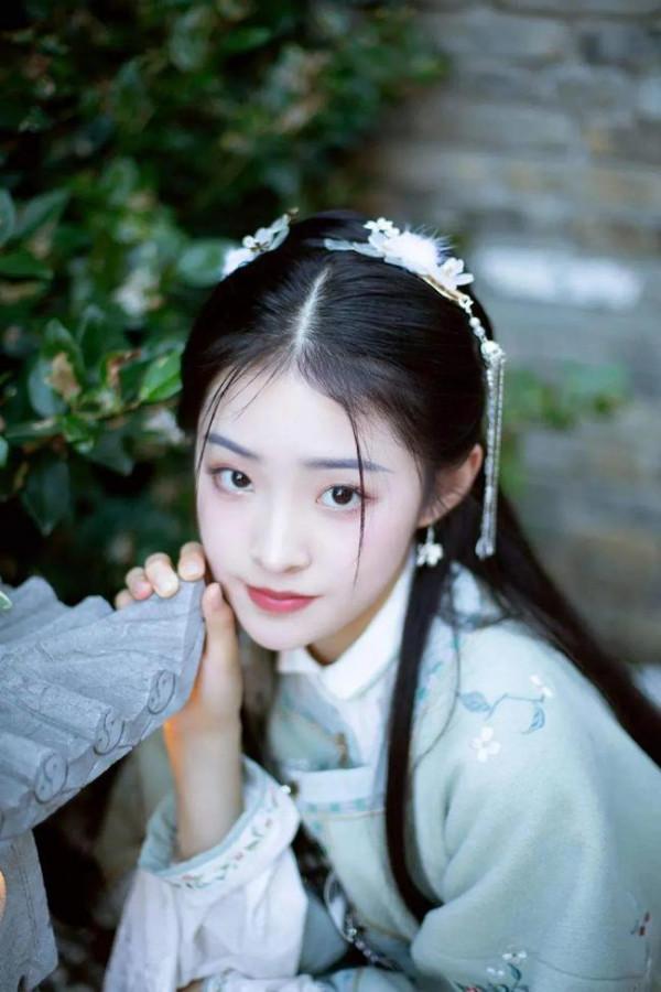 當年驚豔四座的最美小戲骨長大了,網友感嘆:真的有人這麼會長嗎 當年驚豔四座的最美小戲骨長大了,網友感嘆:真的有人這麼會長嗎