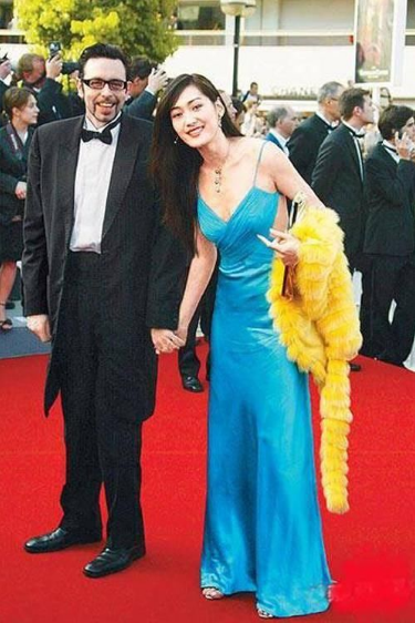 10位“被詐騙”的女星，一個比一個“無腦”，損失最高達4億