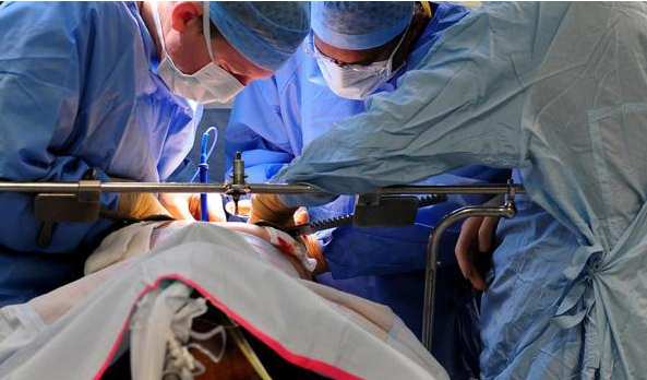 奇葩！英國男子直腸內意外卡進去一枚炮彈，自己解釋稱“摔倒了”