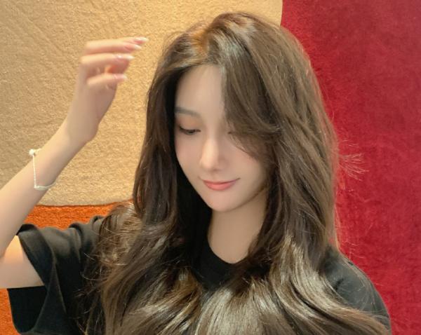 都美竹時隔兩個月曬照分享新發型，回應粉絲：會好好生活