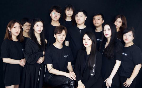 哈利曬與媽媽近照，兒子視角下的伊能靜氣質溫柔，散發藝術氣息