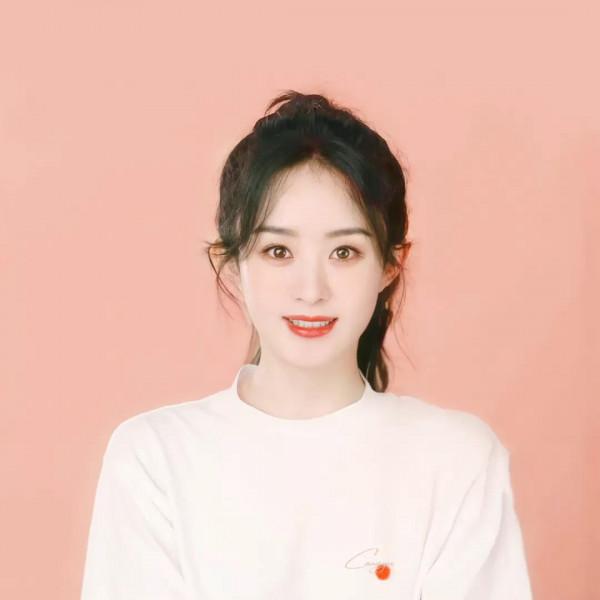 趙麗穎在娛樂圈不算最漂亮的，但是這張小圓臉就是討喜，百看不厭