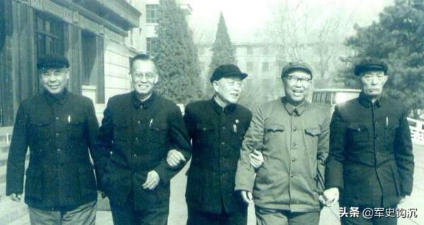 董其武入黨,北京軍區批不了,中央反覆研究答覆:希望你能理解 董其武入黨,北京軍區批不了,中央反覆研究答覆:希望你能理解