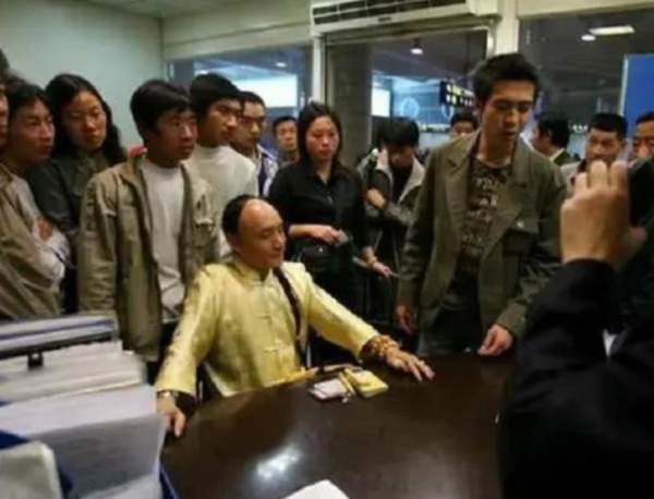 自稱多爾袞第十世孫，向故宮索要寶物，愛新覺羅·州迪有多囂張？