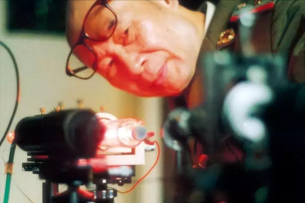 抹平中美20年差距!破解“錢學森密碼”,鐳射陀螺奠基人高伯龍 抹平中美20年差距!破解“錢學森密碼”,鐳射陀螺奠基人高伯龍