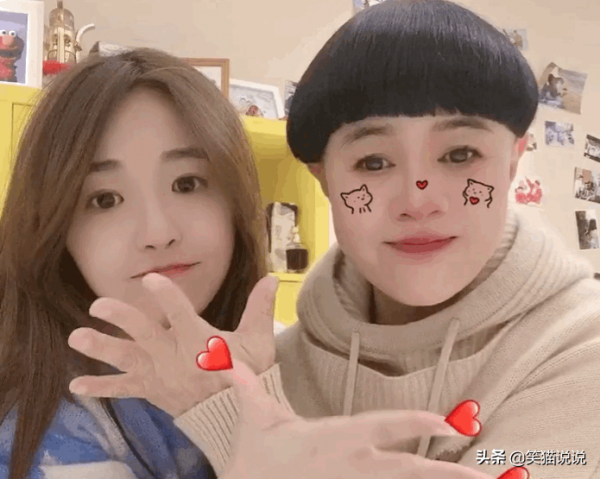 金龜子22歲女兒近態曝光，大眼長髮似張含韻，母女同框互動好有愛