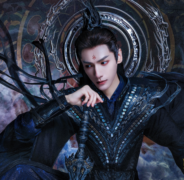 羅雲熙《長月燼明》開機，各大主演造型驚豔，陳都靈被評最美反派