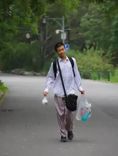 韋東奕自閉式上課惹爭議,被噴不配當北大老師 韋東奕自閉式上課惹爭議,被噴不配當北大老師