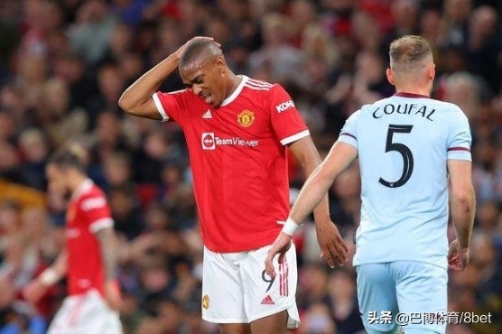 還是砸手裡了？曼聯出售馬夏爾無望，陣容臃腫難以調換？