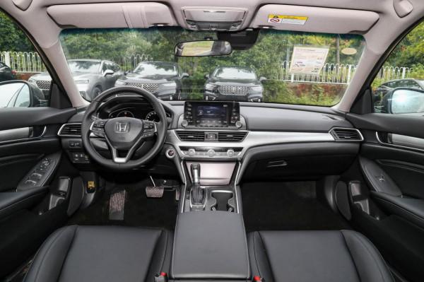 小老闆開20萬的雅閣就行，後排空間大，省油動力足，還保值