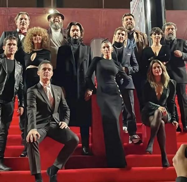 值得通宵去刷，2021年網飛Netflix十大熱劇推薦，建議收藏