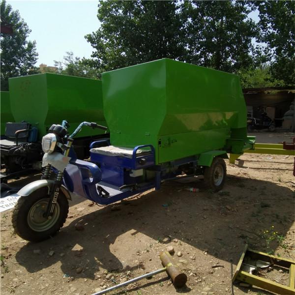 牛羊三輪撒料車 電動投料機
