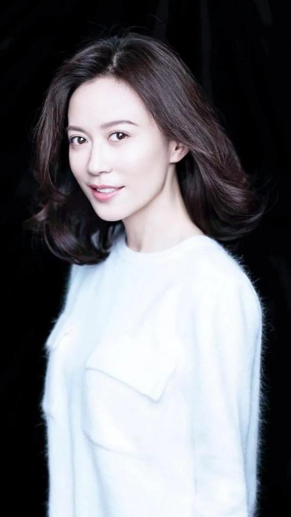 “凍齡女神”俞飛鴻到底有多美