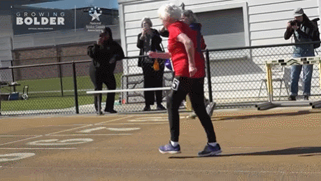 美國105歲奶奶跑100米破紀錄！81歲開始運動，還想再跑更快