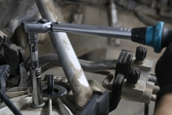 翻新“破爛不堪”的寶馬X5,車主硬是把X5當拖拉機開了7年 翻新“破爛不堪”的寶馬X5,車主硬是把X5當拖拉機開了7年