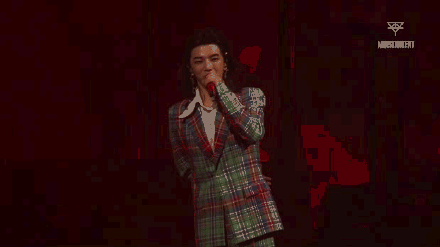 #華晨宇新歌舞美有多浪漫##華晨宇走一起去看日出吧演唱會live#