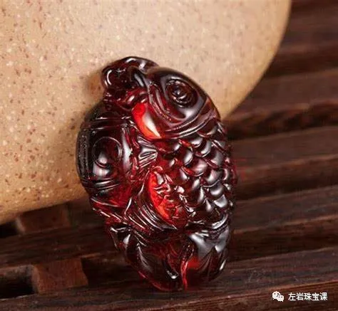 左巖珠寶課:關於血珀,你想了解的全在這兒 左巖珠寶課:關於血珀,你想了解的全在這兒