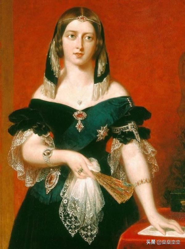 18歲登上王位，初戀俄國王儲，又與王夫恩愛數十年的維羅利亞女王