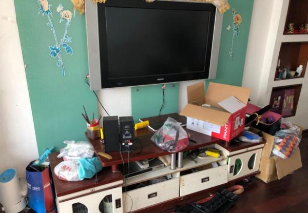 80歲老人囤舊物導致家裡變“垃圾堆”,看了這個家的佈置後淚目了 80歲老人囤舊物導致家裡變“垃圾堆”,看了這個家的佈置後淚目了