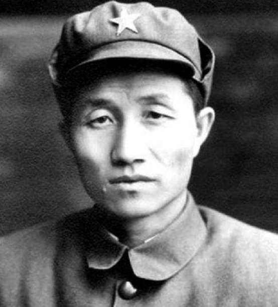 開國上將低調樸素，他的妻子去醫院看病，竟被護士嘲笑為鄉巴佬