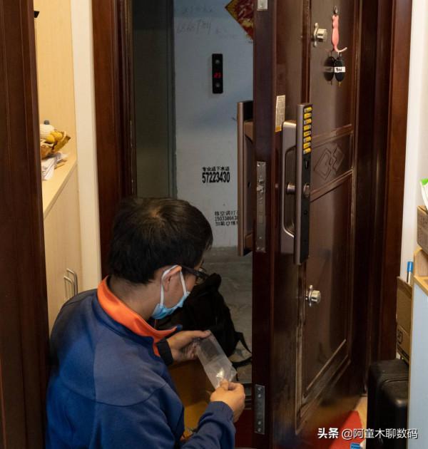 密碼鎖+可視貓眼+米家APP實時監控，黑科技堆滿，鹿客智慧鎖體驗