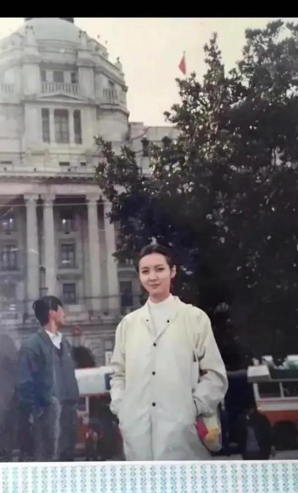 &OpenCurlyDoubleQuote;媽，你當初是怎麼看上我爸的？&rdquo;網友曬父母結婚照，讓人笑劈了