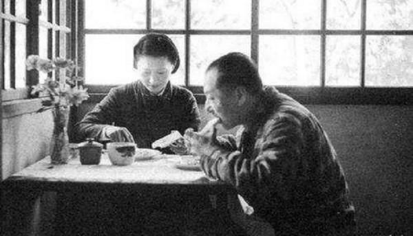 張學良獲得自由身後，立即飛往紐約，在蔣士雲那裡住三個月