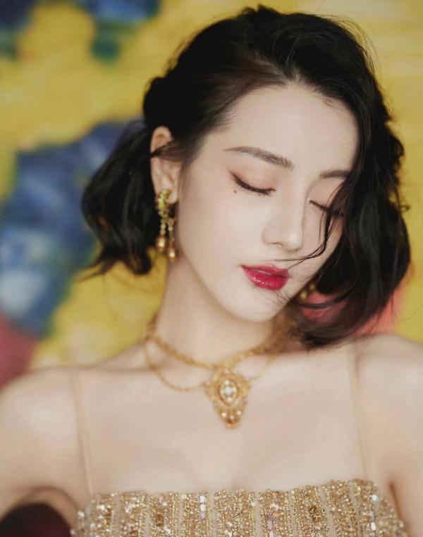 迪麗熱巴時裝秀