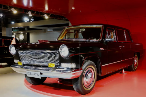 獨家探訪一汽紅旗文化展館，解密檢閱車背後的故事