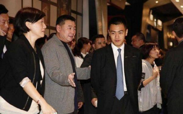 身家300億劉鑾雄長子,卻鍾情相貌平凡的女人,他到底想要什麼? 身家300億劉鑾雄長子,卻鍾情相貌平凡的女人,他到底想要什麼?