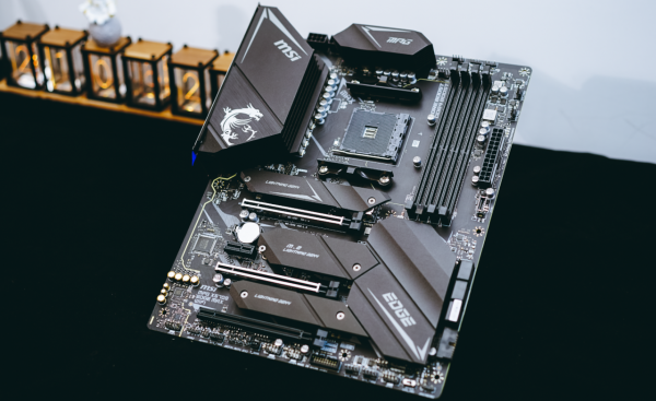 去掉風扇也叫“升級版”?微星MPG X570S EDGE MAX WIFI主機板圖賞 去掉風扇也叫“升級版”?微星MPG X570S EDGE MAX WIFI主機板圖賞