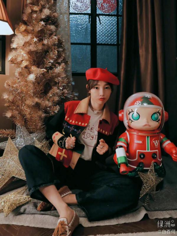 白百何收穫大玩具開心拍照 白百何收穫大玩具開心拍照