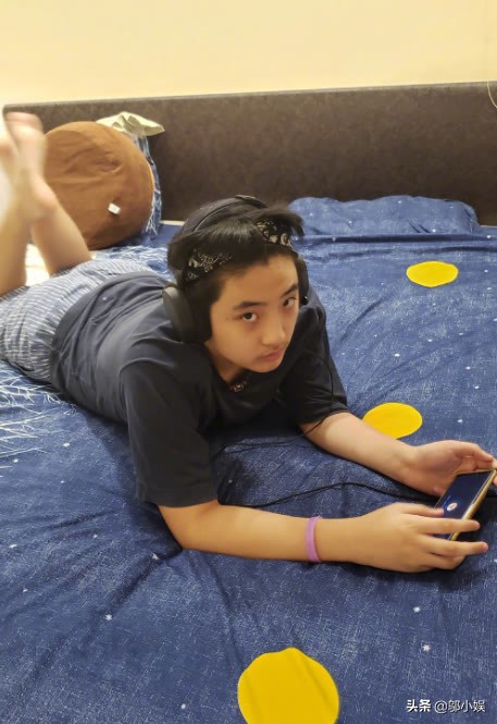 吳鎮宇兒子長殘?13歲費曼身材發福,與小時候判若兩人 吳鎮宇兒子長殘?13歲費曼身材發福,與小時候判若兩人