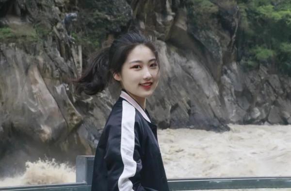 又美又颯！中南大學再現女神學霸，包攬年級第一，獎學金拿到手軟