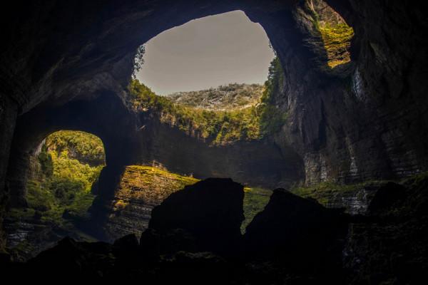 務川石朝天坑開“天窗”奇觀 務川石朝天坑開“天窗”奇觀