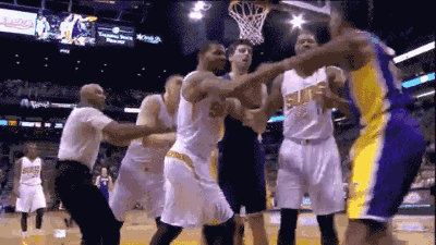 詹姆斯說如果你摔倒了就等你的隊友來把你拉起來