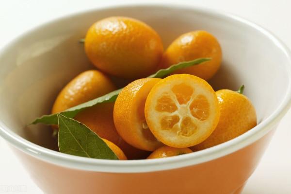 雀斑、曬斑、老年斑、黃褐斑，教你三個祛除的辦法，效果特別好