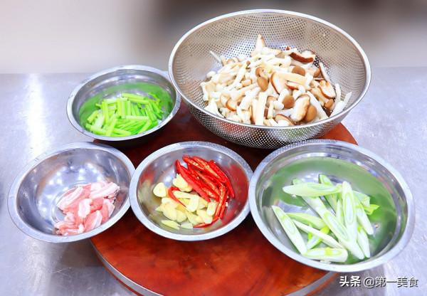 “菌菇”這樣做比紅燒肉還香，嫩滑可口，營養豐富，零難度零技巧