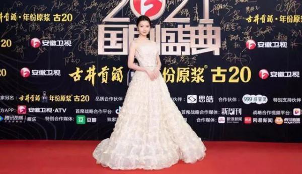 國劇盛典紅地毯:有驚喜也有驚嚇,毛曉彤最驚豔,劉奕君意外翻車 國劇盛典紅地毯:有驚喜也有驚嚇,毛曉彤最驚豔,劉奕君意外翻車